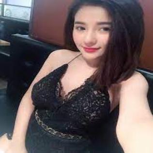 Pooja - Delhi Model Call Girls Revealig Hot Body To Their Clients